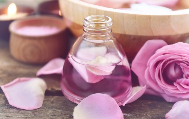 Loción con pétalos de rosa